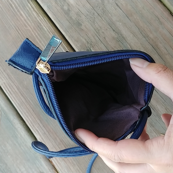 Anchor mini crossbody bag w/cell phone pocket NWT ✨Host Pick✨ - Picture 7 of 8